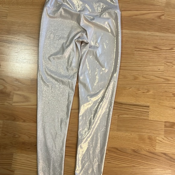 Like New. Victoria Secret Sport Pearl Colored Tights. Sz M Tall - Picture 4 of 5